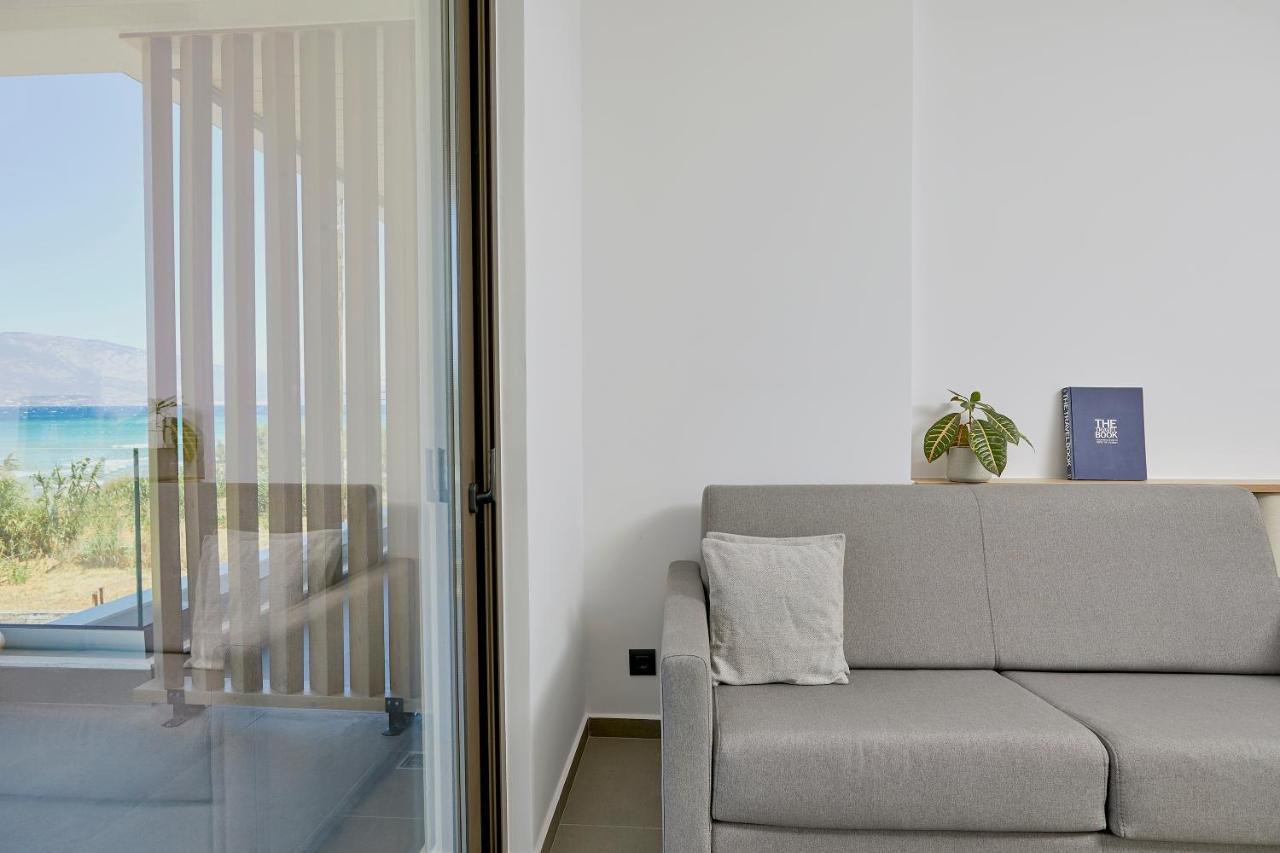 Mare Suites Lechaio エクステリア 写真