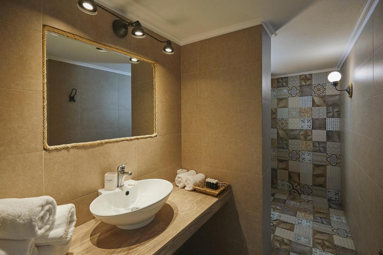 Mare Suites Lechaio エクステリア 写真